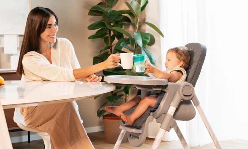 Πώς ένα κάθισμα φαγητού γίνεται ο απόλυτος «σύμμαχος» κάθε νέας μαμάς