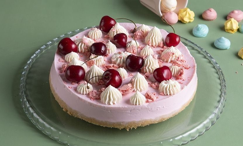 Τούρτα με γιαούρτι και ζελέ κεράσι για την γιορτή του Πατέρα