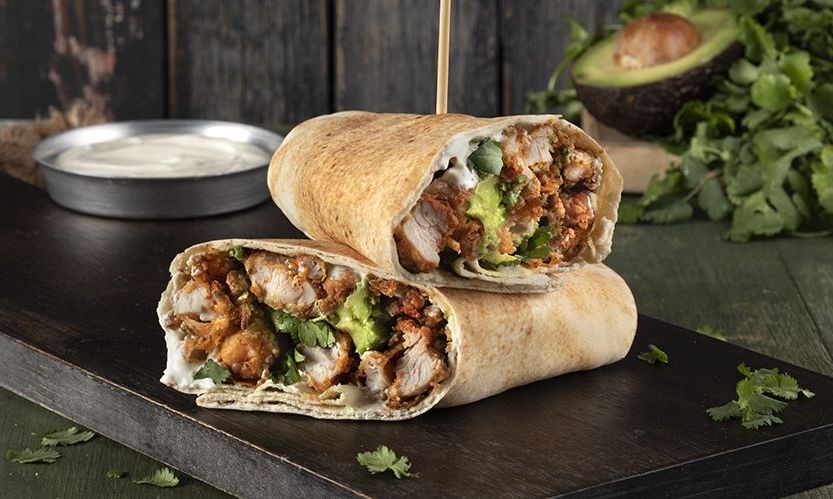 Wrap με fried chicken από τον Άκη Πετρετζίκη