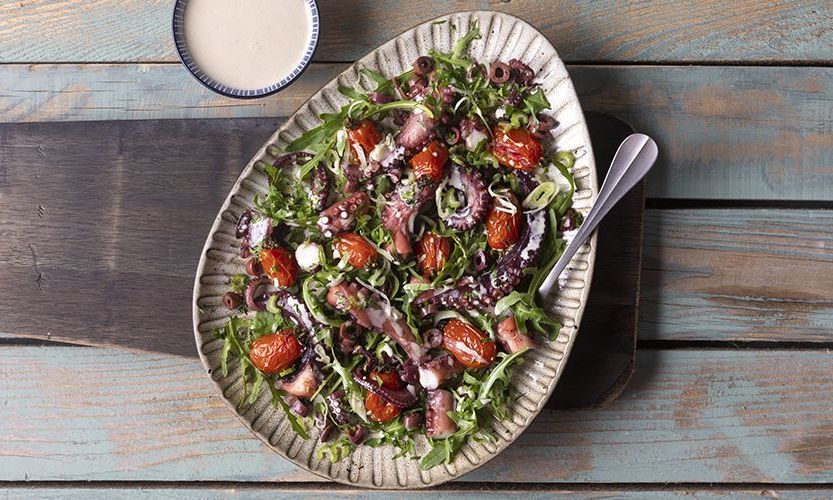 Καλοκαιρινή σπιτική σαλάτα με χταπόδι