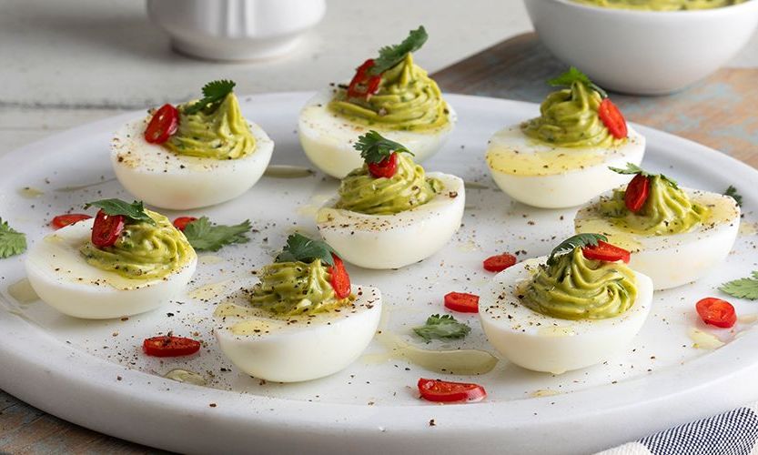 Αβγά γεμιστά με αβοκάντο και κόλιανδρο – Δοκιμάστε τα!