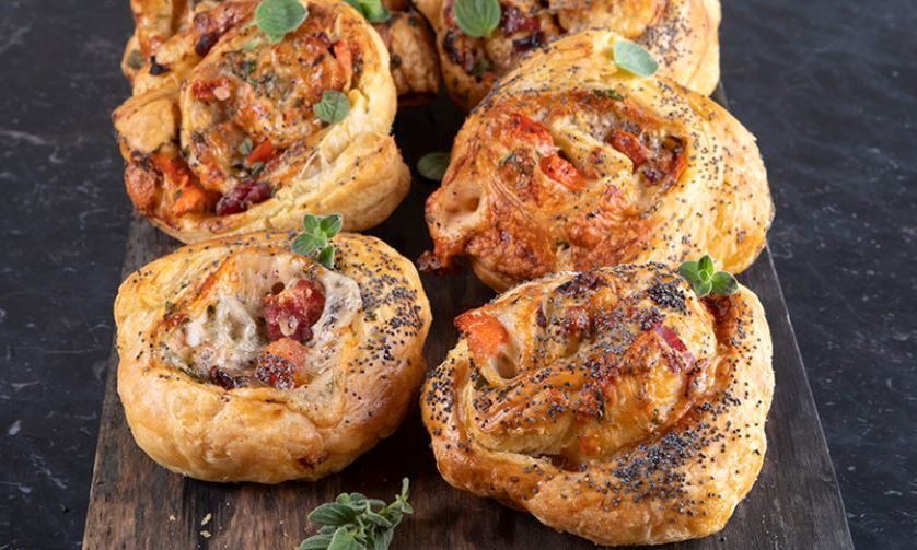 Παστουρμαδόπιτα με φύλλο σφολιάτας – Από τις πιο εύκολες που έχετε φτιάξει