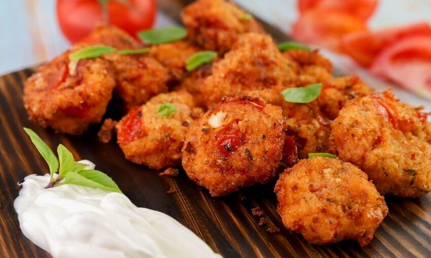 Συνταγή για να φτιάξετε νόστιμους και καλοκαιρινούς ντοματοκεφτέδες