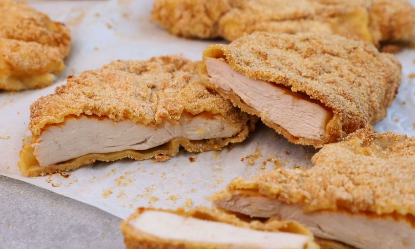 Συνταγή για να φτιάξετε σνίτσελ κοτόπουλο στο φούρνο