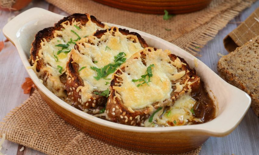 Γαλλική κρεμμυδόσουπα - Δείτε πώς θα τη φτιάξετε