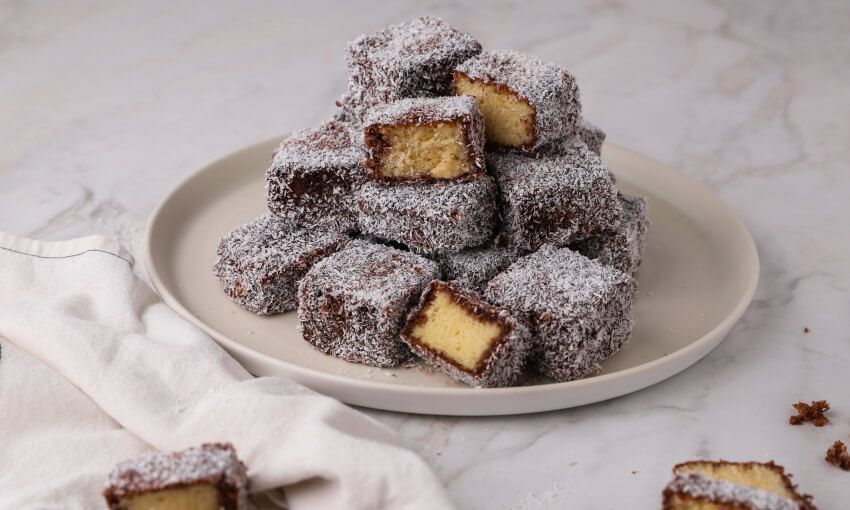 Συνταγή για lamingtons - Eνα παραδοσιακό γλύκισμα με άρωμα... Αυστραλίας