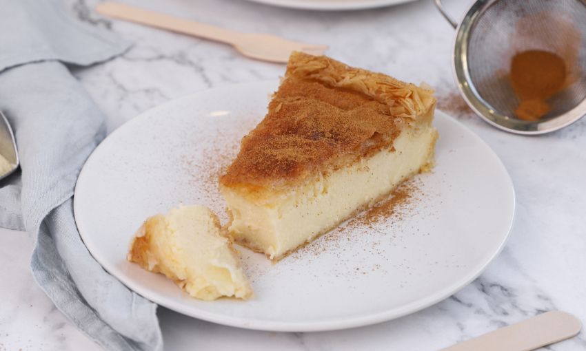 Συνταγή για παραδοσιακή γαλατόπιτα με φύλλο κρούστας