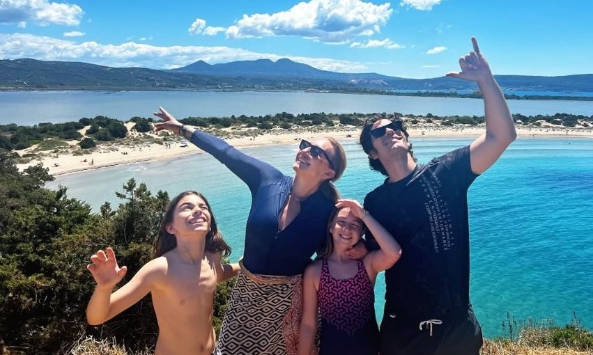 Ρέβη-Τότσικας: Οι διακοπές στη Μάνη και οι οικογενειακές φωτό που θα σε κάνουν να ζηλέψεις