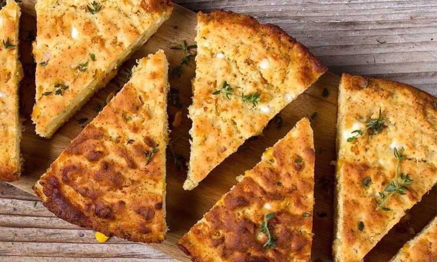 Καλαμποκόψωμο με φέτα χωρίς μίξερ