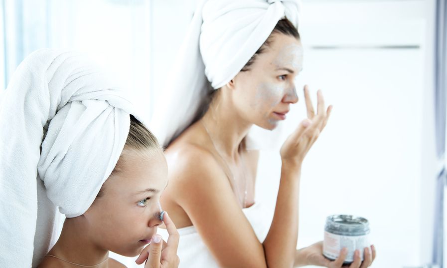 Πώς αισθάνεται μια κόρη όταν μεγαλώνει και βλέπει ότι η μητέρα της είναι πιο όμορφη από εκείνη