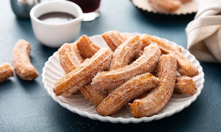 Η πανεύκολη συνταγή για να φτιάξετε churros - Τα μικρά σας θα ξετρελαθούν (vid)