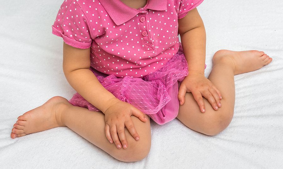 Γιατί είναι απόλυτα φυσιολογικό να αφήνετε το παιδί σας να κάθεται σε θέση W