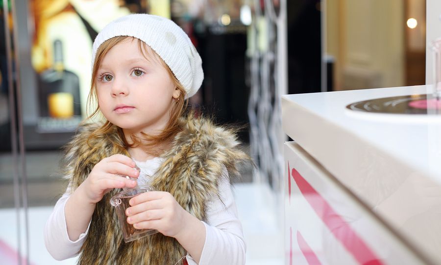 Κι όμως τώρα τα κορίτσια σας, μπορούν να φτιάξουν τα δικά τους αρώματα