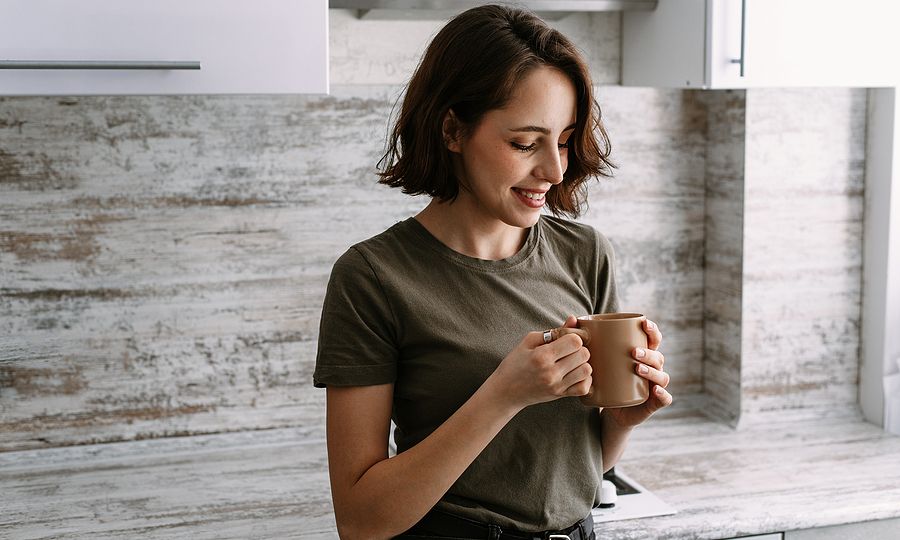 Tips για μαμάδες: Δύο τρόποι να εξαφανίσετε τον λεκέ από καφέ στα ρούχα αμέσως