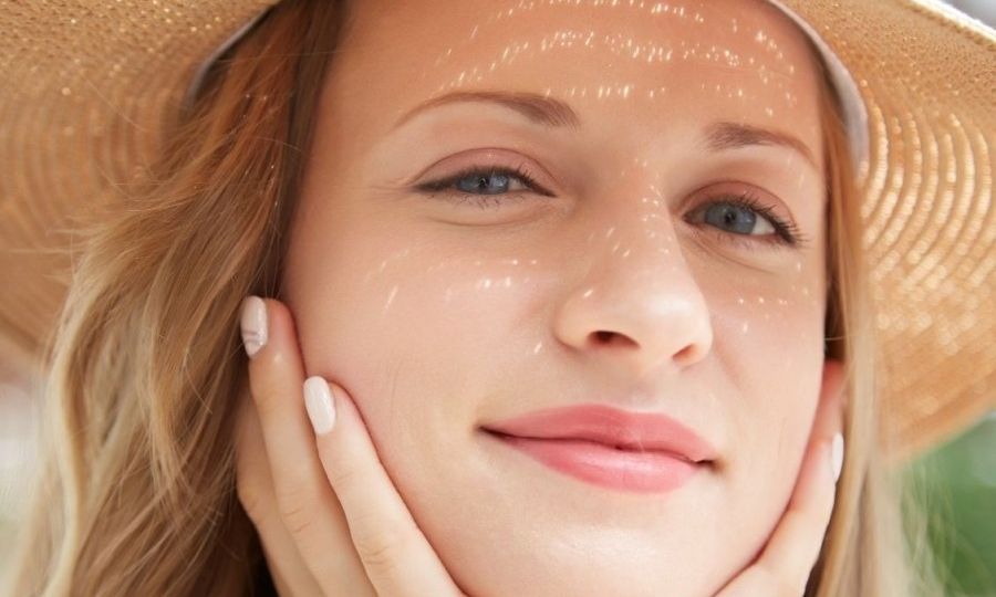 Όταν ένα αντηλιακό σου προσφέρει ολιστική 4D προστασία… γίνεται must have όλο τον χρόνο