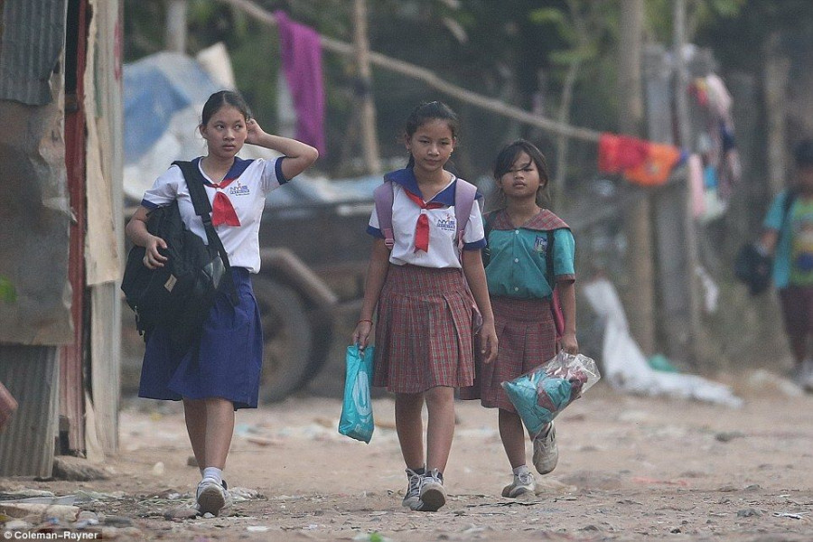 340FE84300000578 3586054 To class we go Leida 16 and her sisters and brothers have class a 9 1463025536229