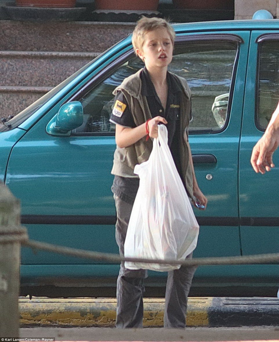 34106FA100000578 3586054 Fine things Shiloh and her minder paid 200 for children s clothe a 13 1463025536234