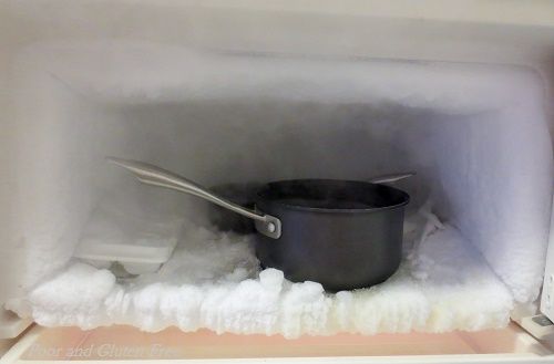 best way to clean a fridge freezer