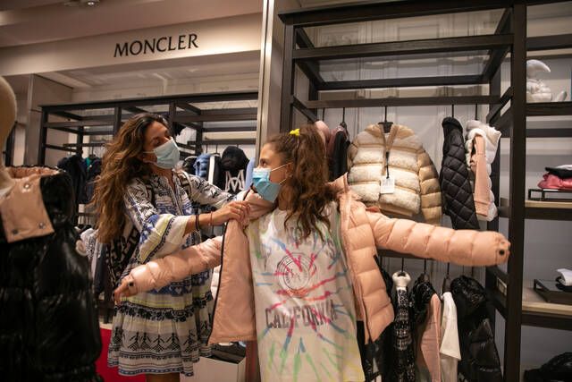 golden hall agores epistrofi sto sxoleio 22