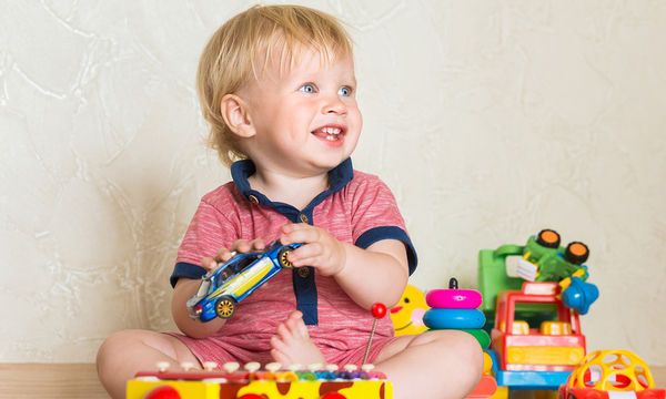 moro den deixnei me to daxtilo tou2