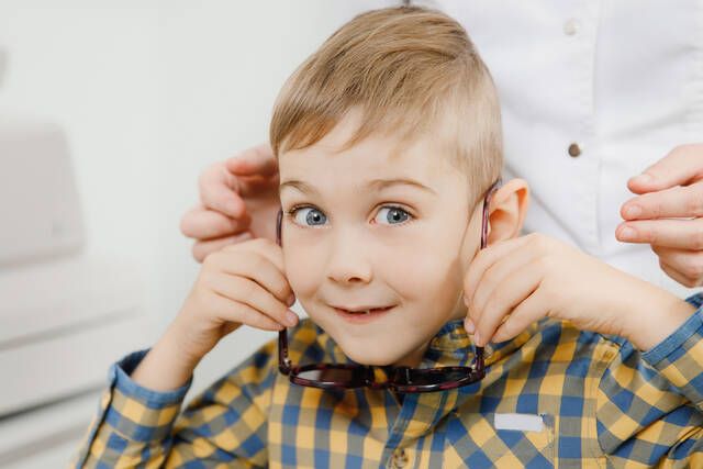 axromatopsia sta paidia 2