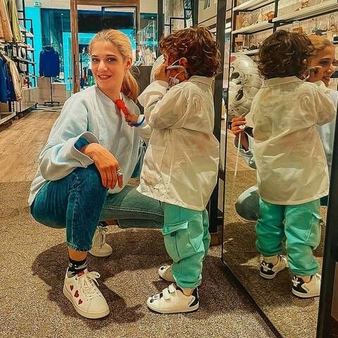 tzeni theona gios volta sto emporiko 1