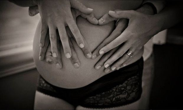 andras pos vlepei tin egio sizigo1 1