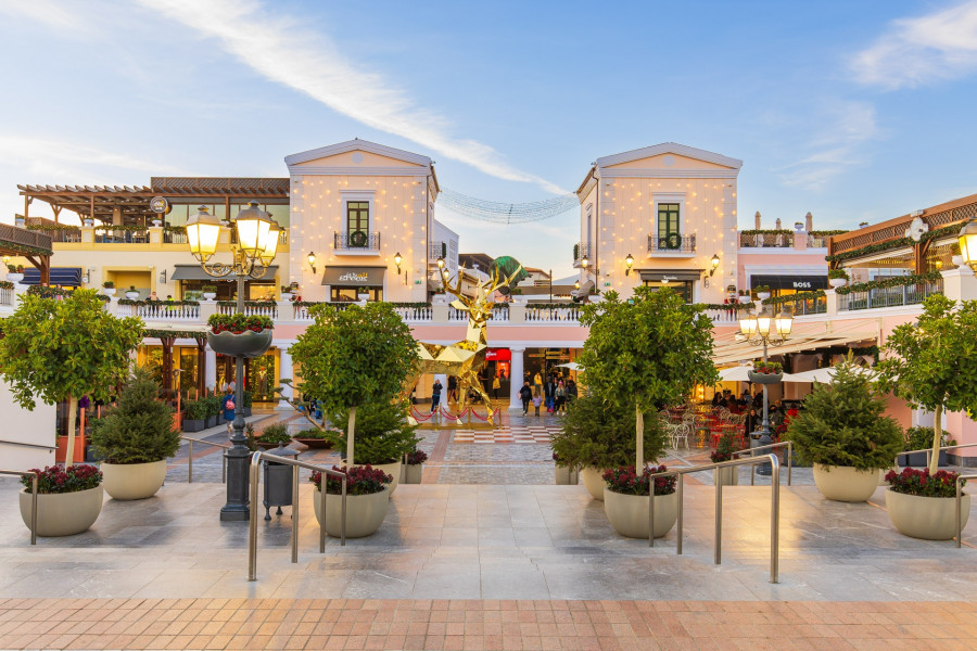 designer-outlet-athenslow-res.jpg