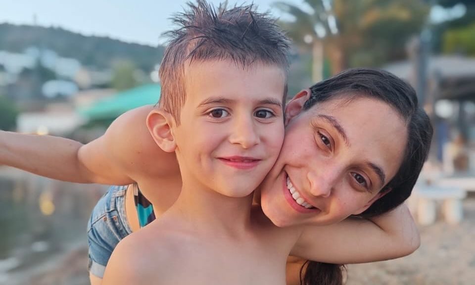 Φωτεινή Αθερίδου: Από τον καναπέ στη στρωματσάδα - Η μετακόμιση που έγινε "παιχνίδι" με τα παιδιά