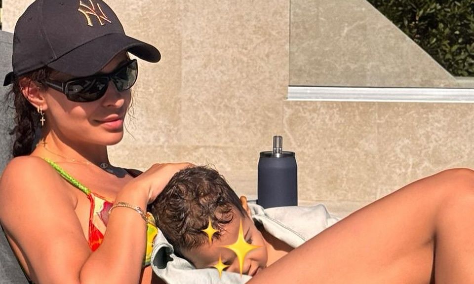 Ελένη Φουρέιρα: Ο γιος της θέλει να μαζέψει ντομάτες από το μποστάνι